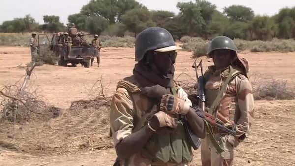NIGER ENCADRE SUR L’ ATTAQUE MEURTRIERE CONTRE L’ ARMEE NIGERIENNE PRES DE LA FRONTIERE MALIENNE