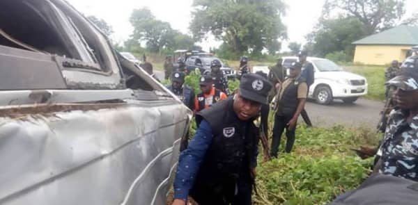 Policemen-at-the-scene-multiple-murders
