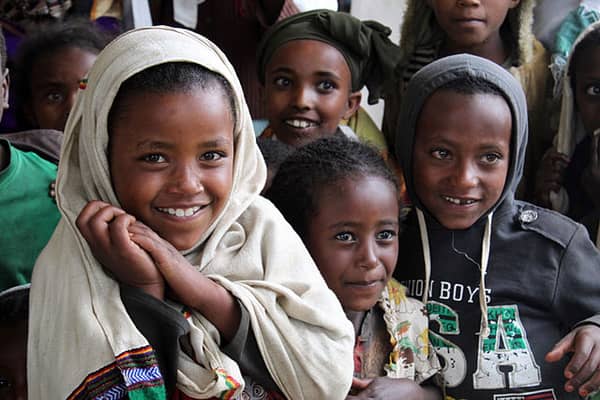 640px-Children_at_a_vaccinations_clinic_near_Sululta_Ethiopia_May_2012_8404983183