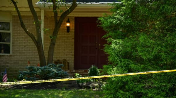 Federal Judge’s Son And Husband Shot At Their Home By Man Dressed As Delivery Person
