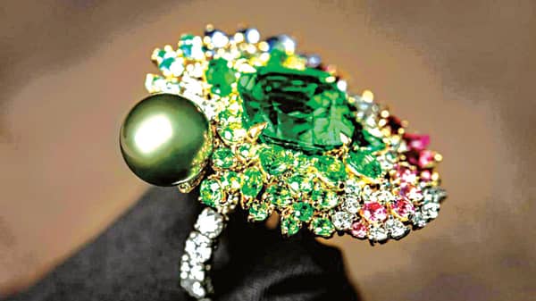 TieDior_emerald_ring