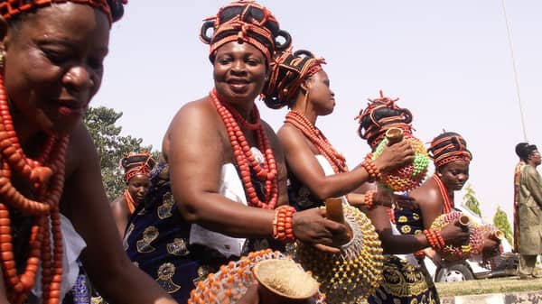 female_palace_dance_from_benin_nigeria