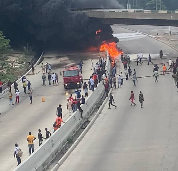 691CCF3F-CAC7-4A2E-ABC4-D7356F660E89