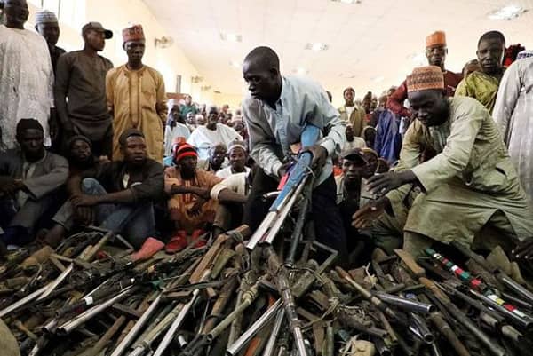 Nigeria-vigilante-group-Yan-Sakai-group-surrenders-guns-to-Nigerian-government-AFP-PHOTO