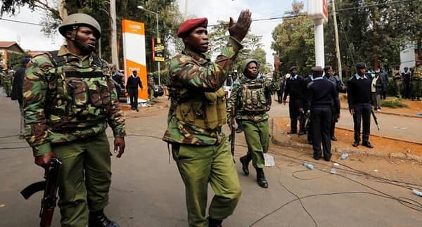Heavily-armed-Kenyan-policemen-1