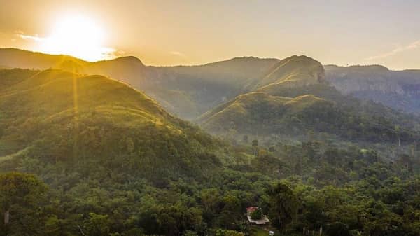 Sunrise over the Agumatsa mountain range – Image – Instagram – yanickfolly