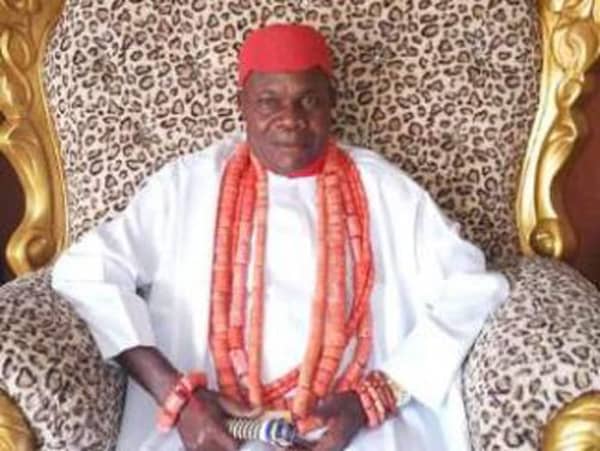 okowa-congratulates-umunede-monarch-on-25th-coronation-anniversary-326×245