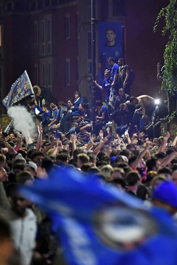 BRITAIN-FBL-EUR-C1-FANS-CHELSEA-MAN CITY