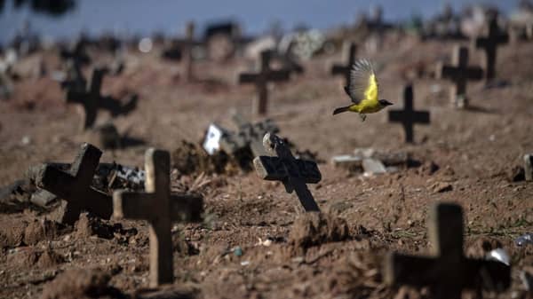 BRAZIL-HEALTH-VIRUS-CEMETERY