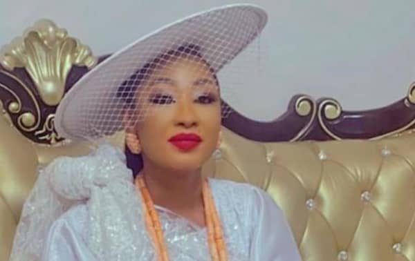 C04DB59F-C8F3-4A93-8347-12EEBEEFFEB4