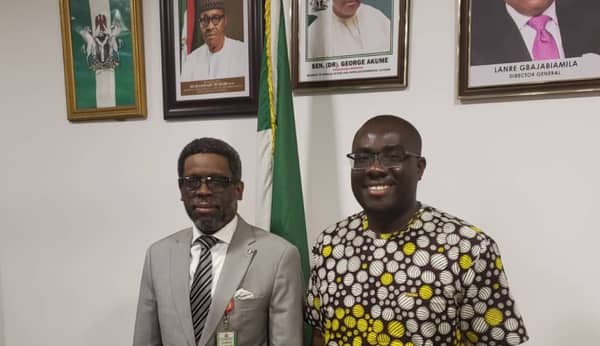 2E816C92-A63E-49DC-AD01-CBD1D5A5E2D4