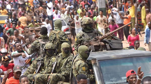Guinée: tirs nourris dans le centre de Conakry, des militaires dans les rues (témoins à l’AFP)