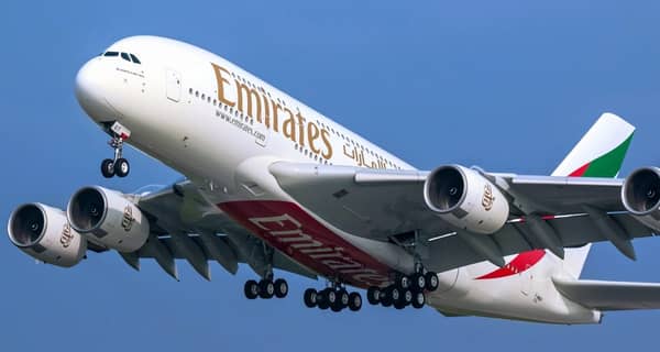 1920_emiratesa380-3