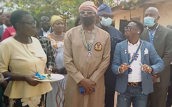 33CCE9B7-AD28-459B-8869-B28DE008E3E4