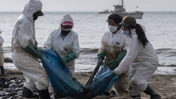 PERU-TONGA-VOLCANO-TSUNAMI-OIL SPILL-CLEANUP