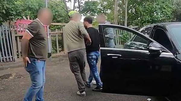 57405371-10782751-image-a-4_1651681992372