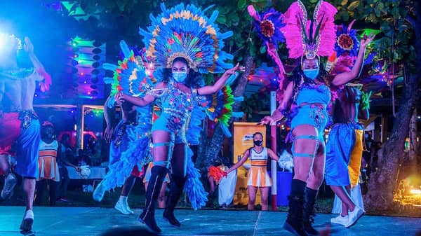 Eko-Hotels-Tropical-Christmas-Wonderland-19