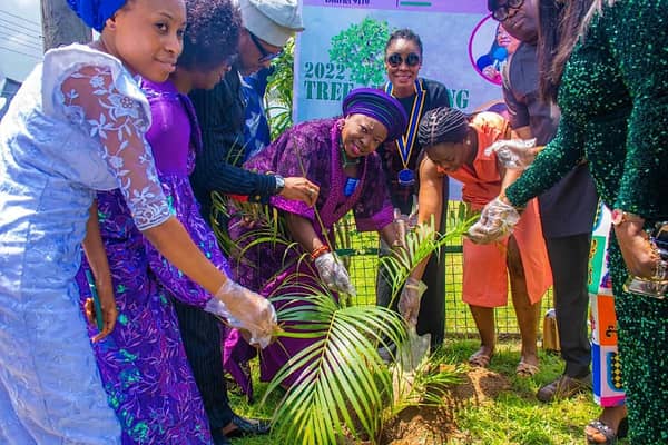 DBB4F6AA-9215-4669-80C5-F39175A12326