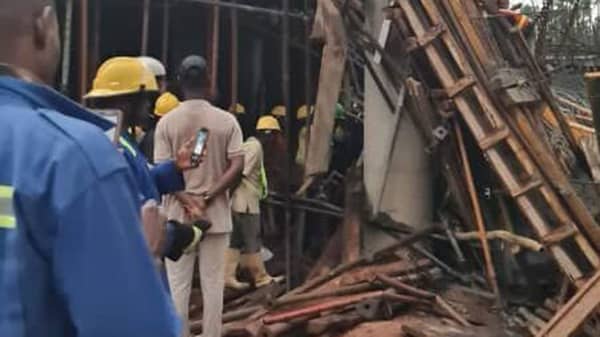 The-patially-collapsed-building-building-at-a-construction-site-beside-Taj-Bank-in-Central-Business-District-Abuja-on-Saturday–e1700950738592
