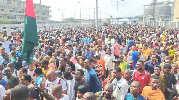 PHOTO (PAGE 2) 23-12-23