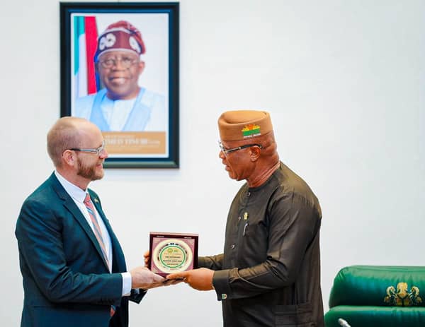 Consul General of the United States to Nigeria, Will Stevens (left), and Governor Umo Eno of Akwa Ibom State during the envoy’s visit to the state