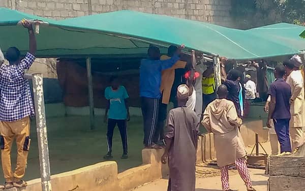 One-of-the-illegal-structures-of-Bureau-De-Change-Operators-being-dismantled-in-Wuse-Zone-4-Abuja-