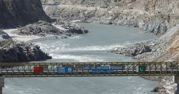 2023-10-07T152858Z_1330952258_RC21N3A297ZB_RTRMADP_3_PAKISTAN-DAILYLIFE-1711450049