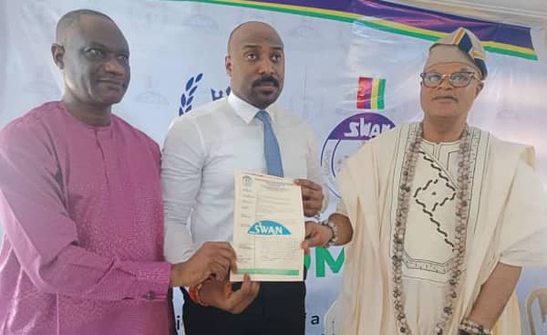 Oshundun-Jones-and-Oba-Amodu-Tijani-Oluwa