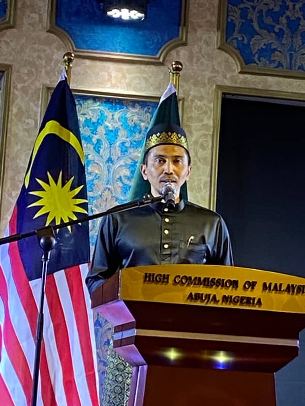 F6D488DD-6D7B-4209-AF29-1AE86B057D77-768×1024