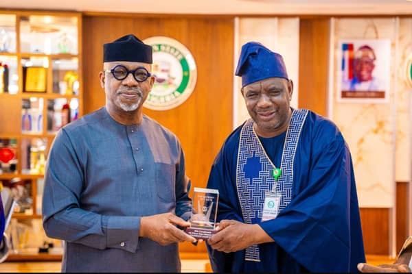 1EF3338C-CAC7-45F8-9C27-B0538180F9DE