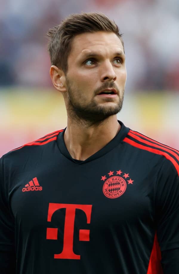 Sven Ulreich (FC Bayern München, 26, Torwart, goalkeeper) beim Aufwärmen