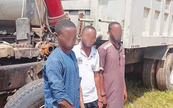 Suspects-and-stolen-Truck-in-Niger.jpg-New