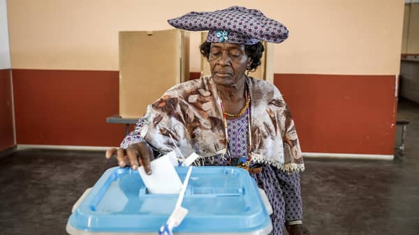 A woman casts her vote at a polling station in Windhoek on November 29, 2024, during extended voting following the country’s general election. © Simon Maina, AFP