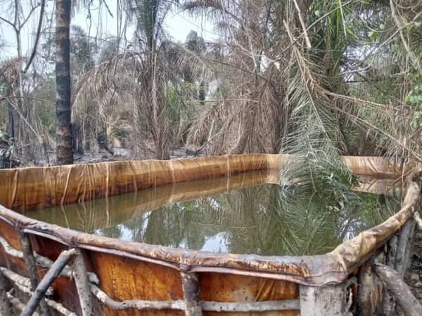 A-dumpsite-filled-with-stolen-crude-oil-recovered-by-troops-of-6-Division-Nigeria-Army-Port-Harcourt-768×576