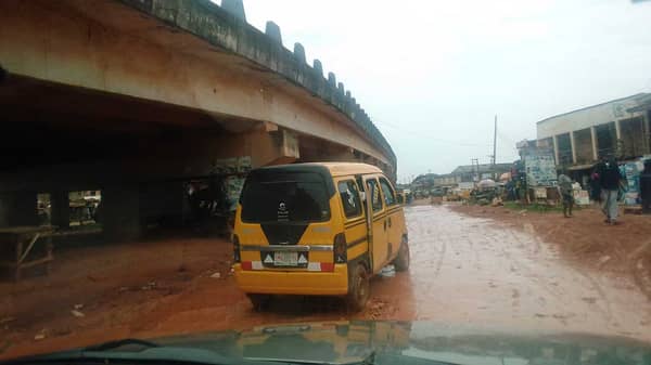 Road-besides-Agbado-bridge