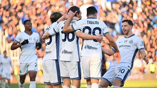 inter-milan-celebrates-25-01-g-1200