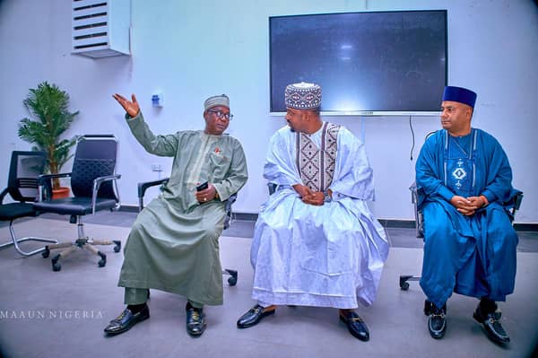 AAPU prisend visit Baba-Ahmed varsity