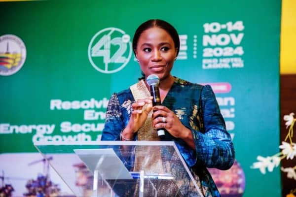 MRS.-OLU-AROWOLO-VERHEIJEN-696×464