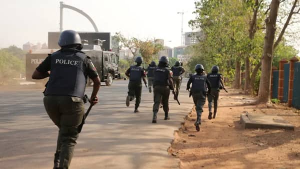 Nigerian-police-on-duty