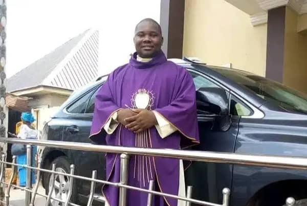 1758355756709-h5kv18zv