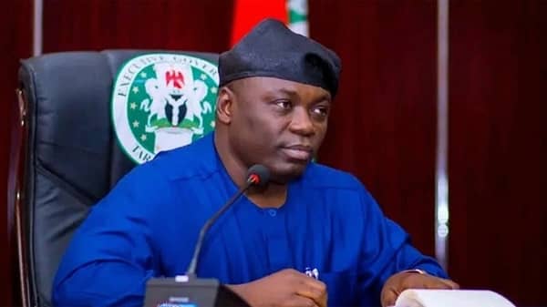 GOV. AGBU KEFAS CONVENES TARABA POLITICAL STAKEHOLDERS MEETING, HINT AT POSSIBLE DEFECTION TO APC By Hassan Garba The Governor of Taraba State, Dr. Agbu Kefas, has hinted t