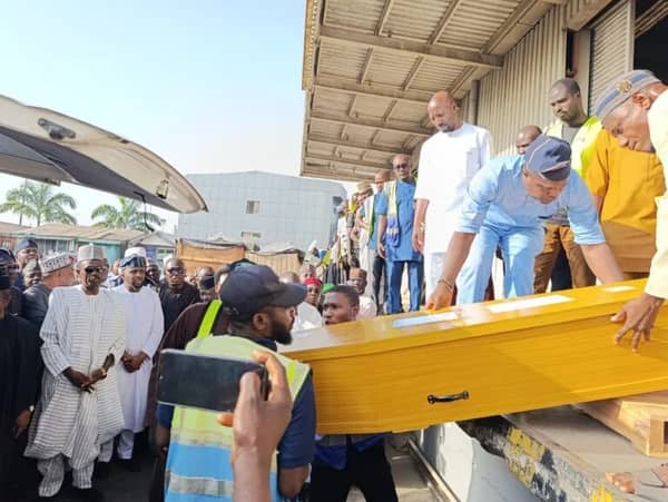 SDP-leaders-others-receive-late-Senator-Akwashikis-body-in-Abuja-2-768×578