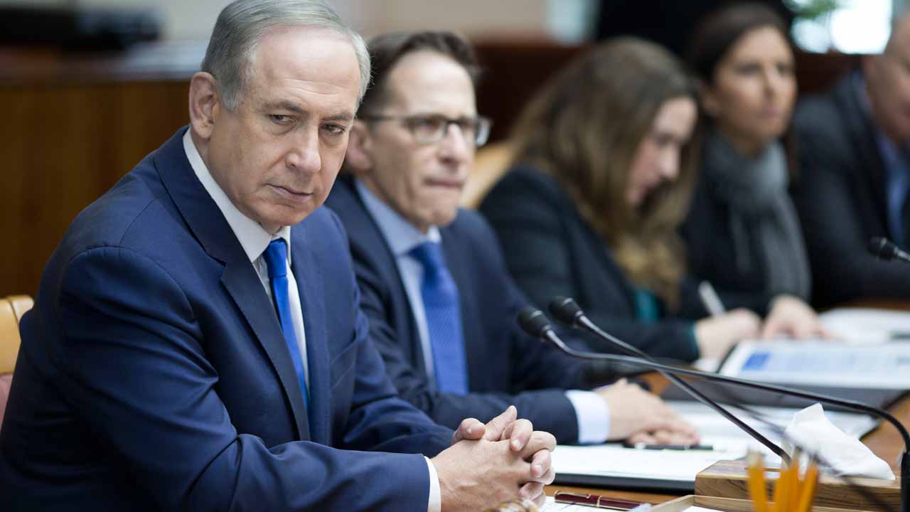 Israeli Prime Minister Benjamin Netanyahu attends the weekly cabinet meeting at his office in Jerusalem, January 8, 2017 . ABIR SULTAN / POOL / AFP