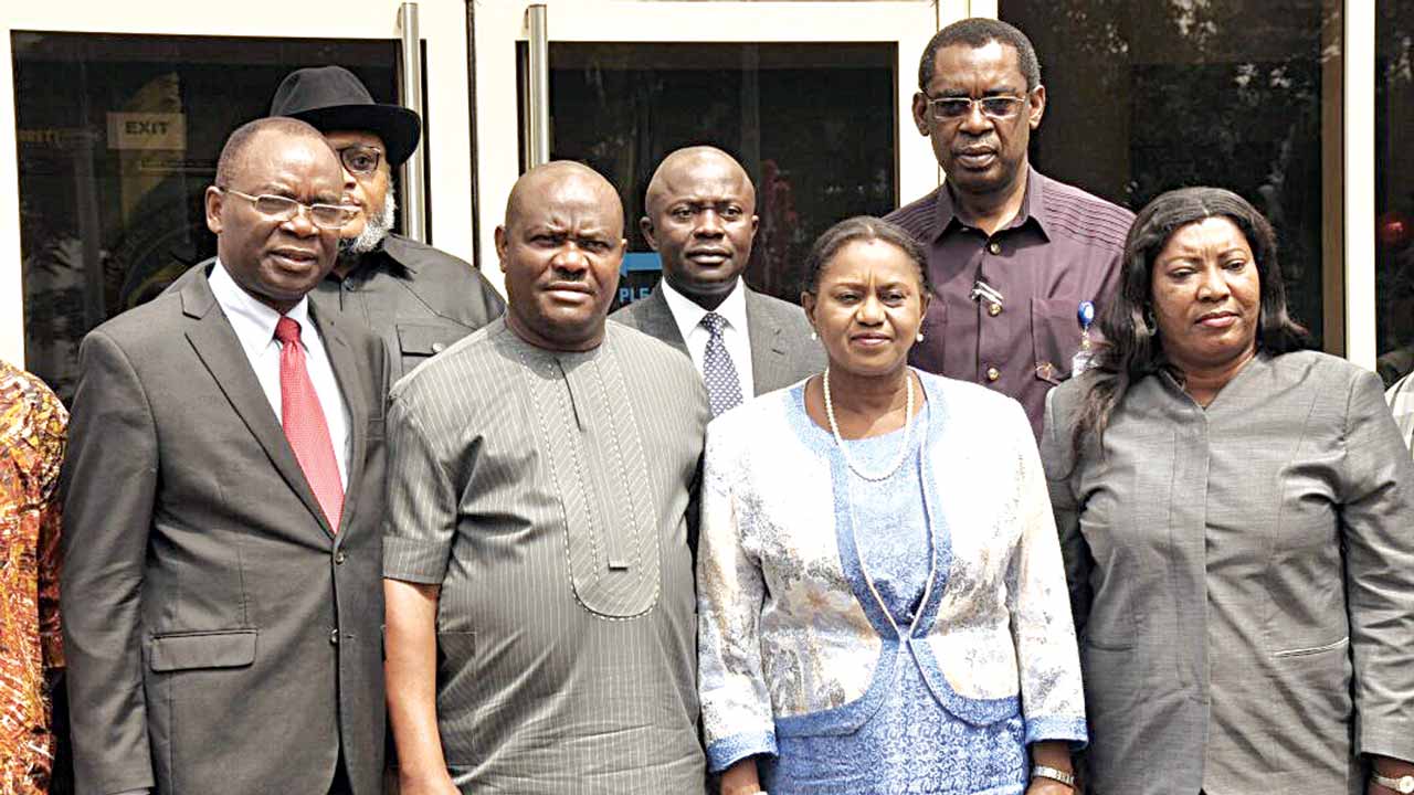Managing Director, Independent Newspapers Limited, Ted Iwere (left); Governor Nyesom Wike of Rivers State; his deputy, Ipalibo Harry Banigo and Chief Marketing Officer of the newspaper, Theresa Taiwo and others, during the presentation of the nomination letter as Man-of-the-Year 2016 award to the governor at the Government House in Port Harcourt... at the weekend.