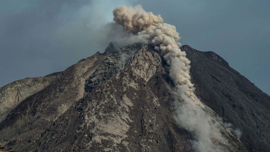 Argentine researcher falls into Nicaragua volcano | The Guardian ...