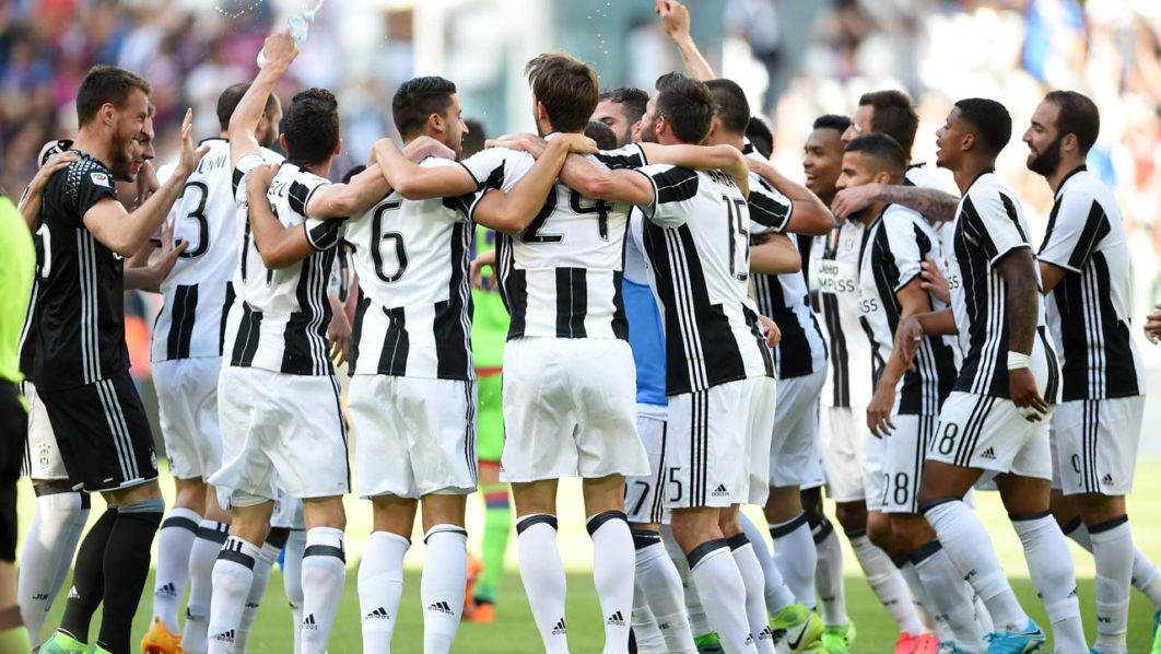 Juventus Win Record Sixth Consecutive Serie A Title The Guardian