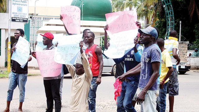 Kaduna APC youths storm assembly, protest against unfulfilled promises ...