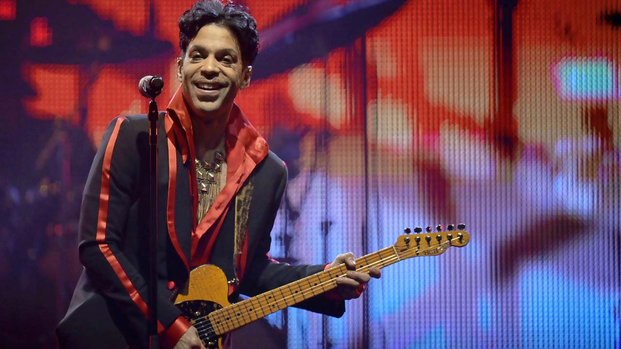 Judge Voids Prince $31 Million Universal Music Deal