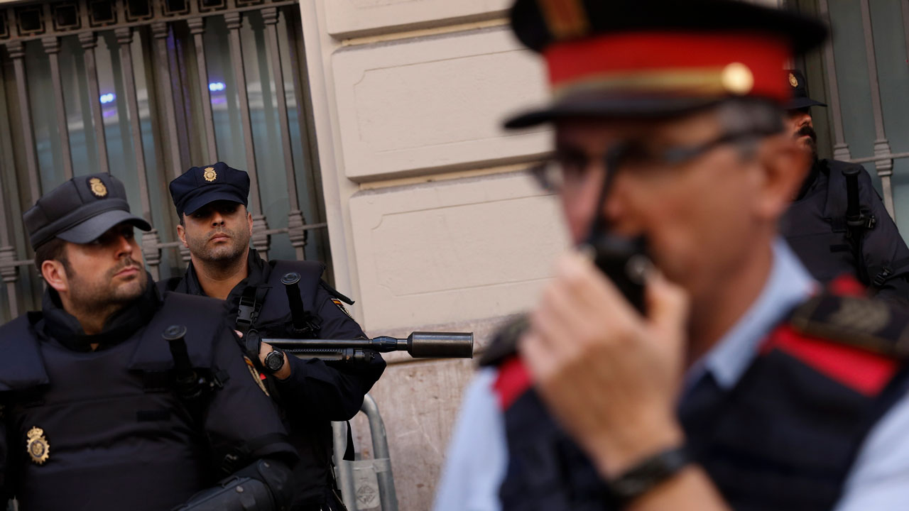  Spain in crisis after police violence in Catalan vote