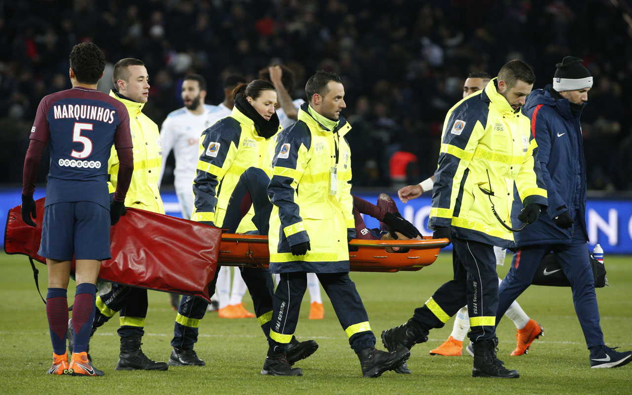 Neymar suffers fractured metatarsal, serious doubt to face Real